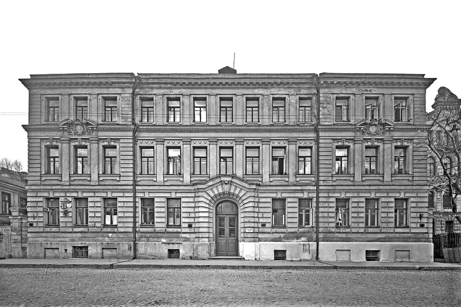 Ул.Спиридоновка, дом 16.